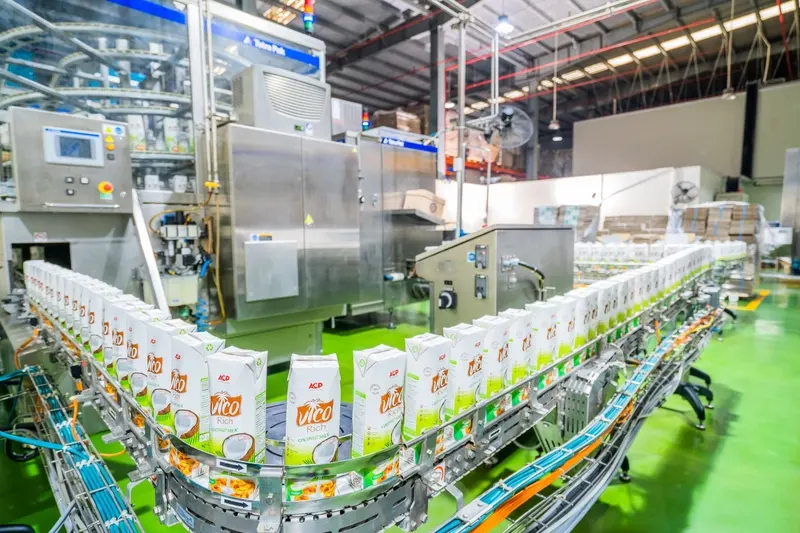 Hệ thống sản xuất hiện đại giúp nâng cao chất lượng và khả năng cung ứng nước dừa tươi UHT cho thị trường toàn cầu