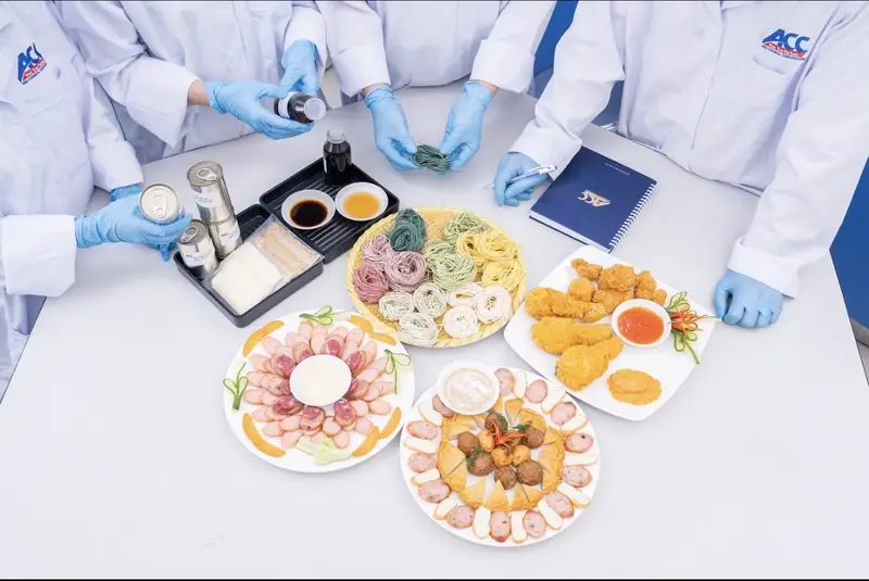 Đội ngũ R&D đồng hành cùng doanh nghiệp trong quá trình phát triển công thức, thử nghiệm ứng dụng và tối ưu giải pháp theo từng sản phẩm cụ thể