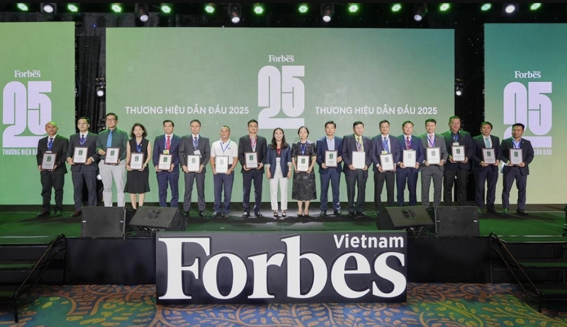 AIG được Forbes vinh danh Top 25 thương hiệu dẫn đầu năm 2025 nhóm ngành sản xuất và dịch vụ - trụ cột của nền kinh tế Việt Nam