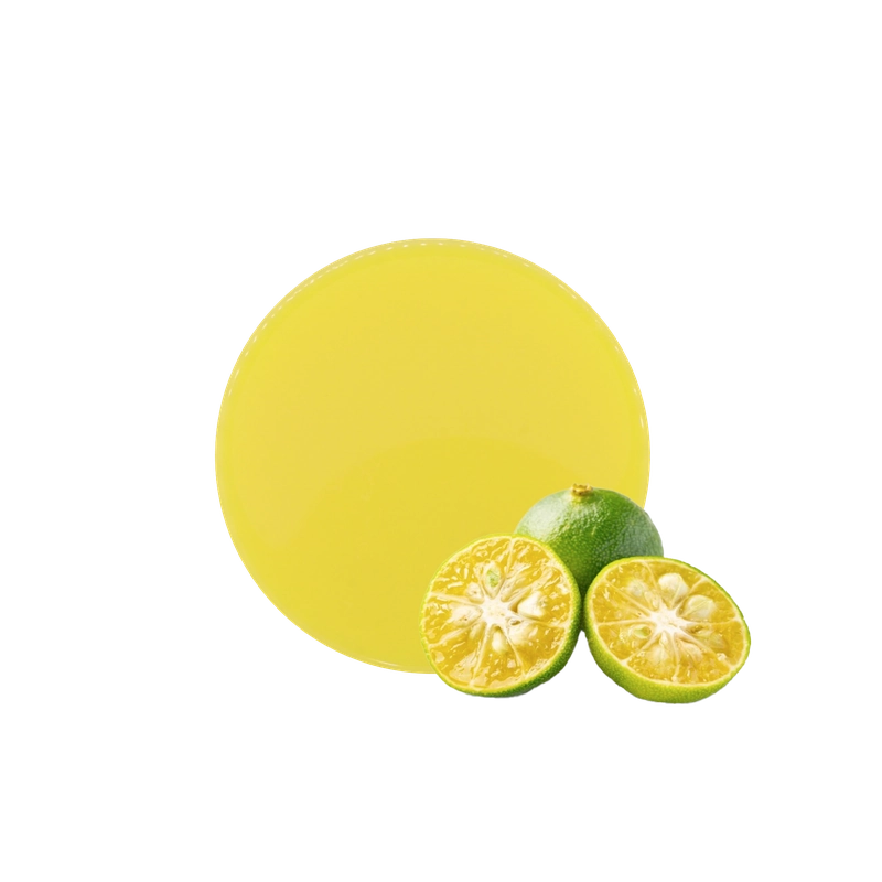 Puree tắc Calamansi vàng nhạt bên cạnh quả tắc bổ đôi, nguyên liệu từ nhà cung cấp nước ép trái cây